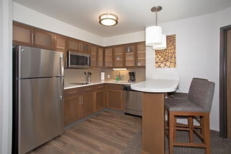 Queen Suite - Hearing Accessible