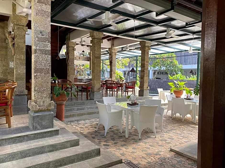 Sari Bunga Hotel - Legian, walking distance to Legian Beach