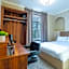 Uno Thames Hotel