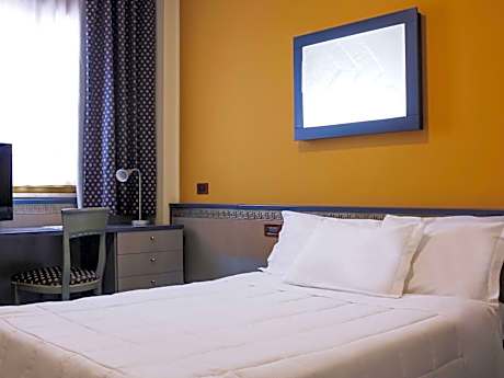 Standard Twin Room with Harbor View