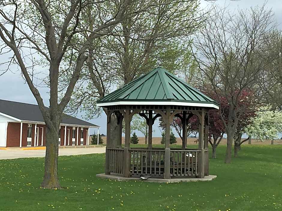 Crest Country Inn
