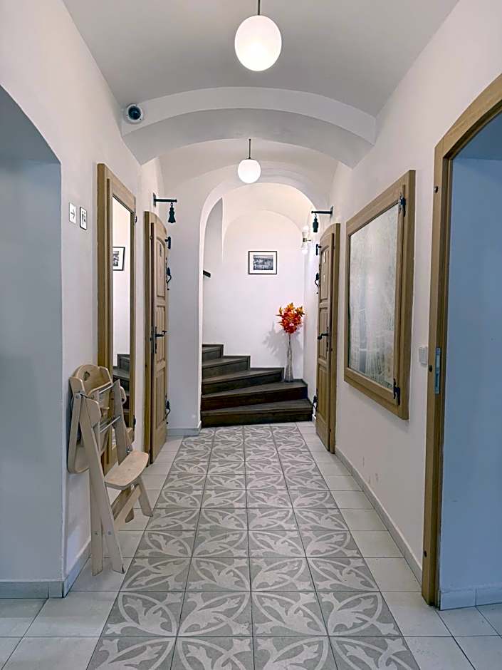 Hotel At the Golden Scissors