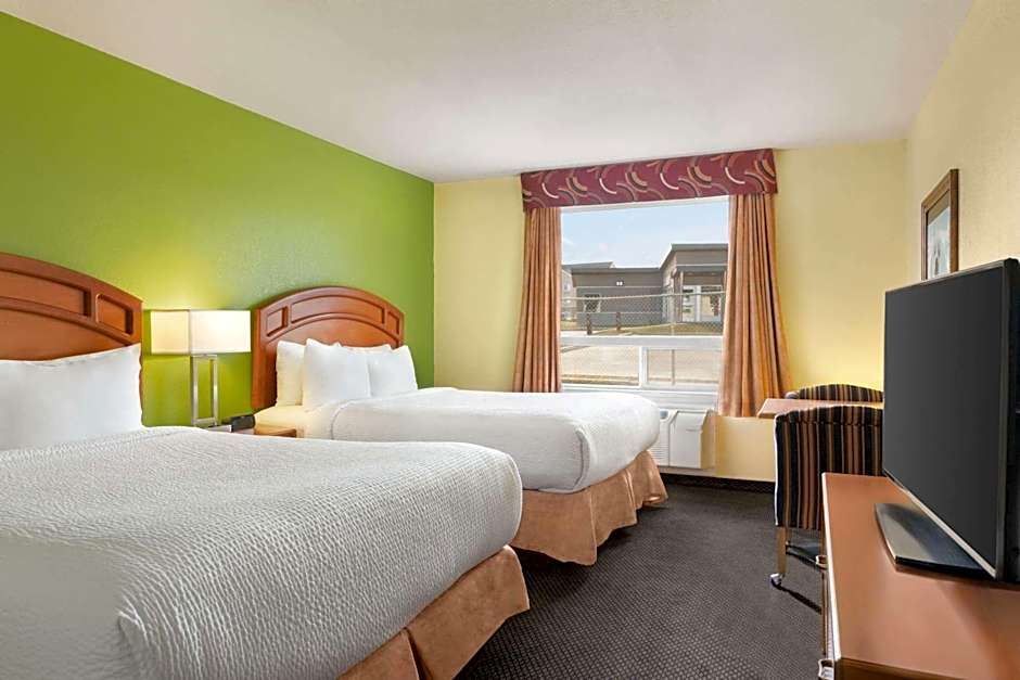 Days Inn & Suites by Wyndham Thompson