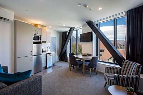Two-Bedroom Apartment - Lake View