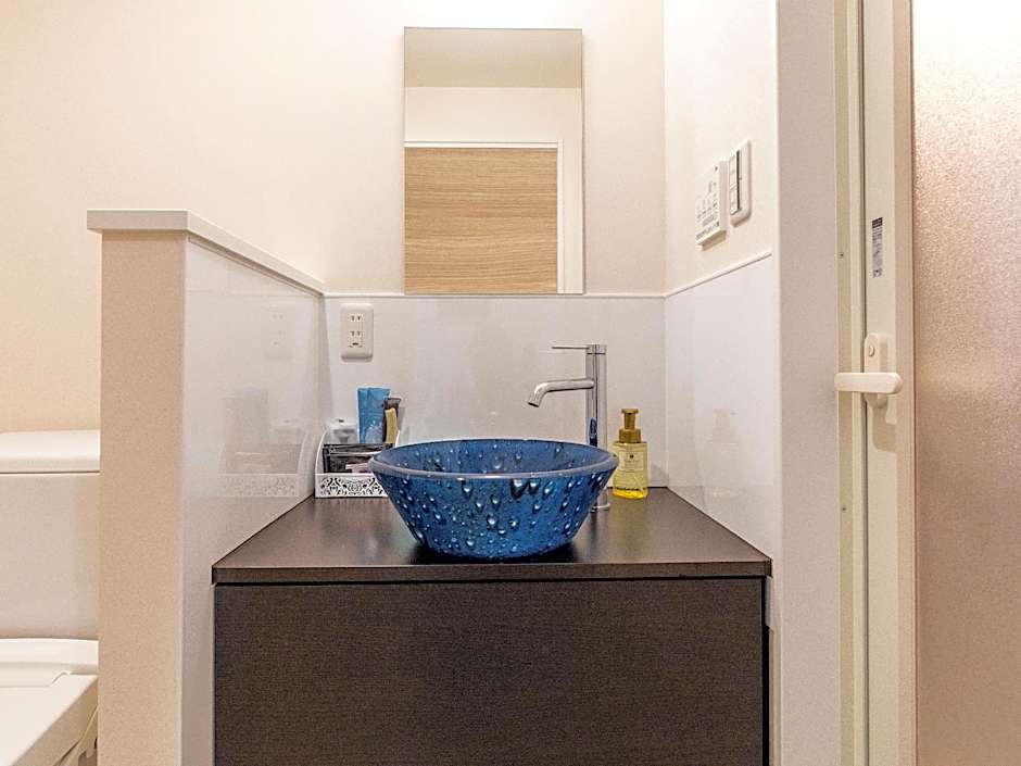 MrKINJO Miki24 in front of Makishi Station