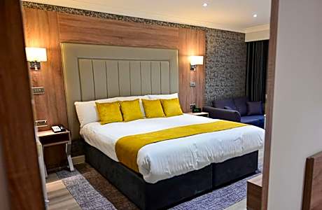 Deluxe Double Room with Walk-In Shower - Disability Access/Ground Floor