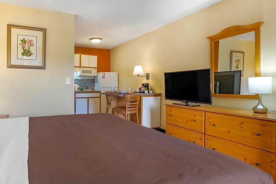 Suburban Studios Albuquerque Uptown