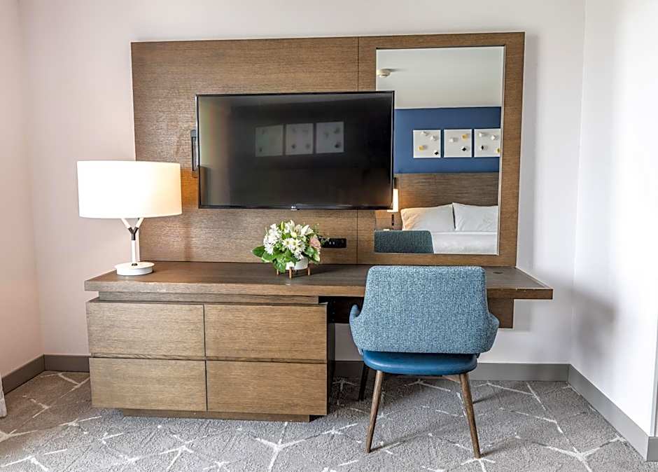 Embassy Suites By Hilton Hotel Tulsa-I-44