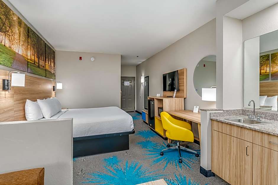 Days Inn & Suites by Wyndham Prattville-Montgomery