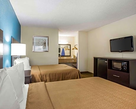 2 Double Beds, Smoking