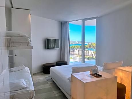 Double Room with Lateral Sea View and Balcony