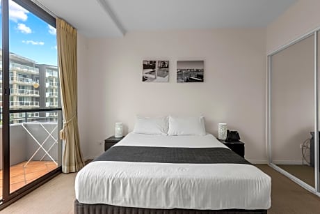 Two-Bedroom Apartment with 2 Queen Beds