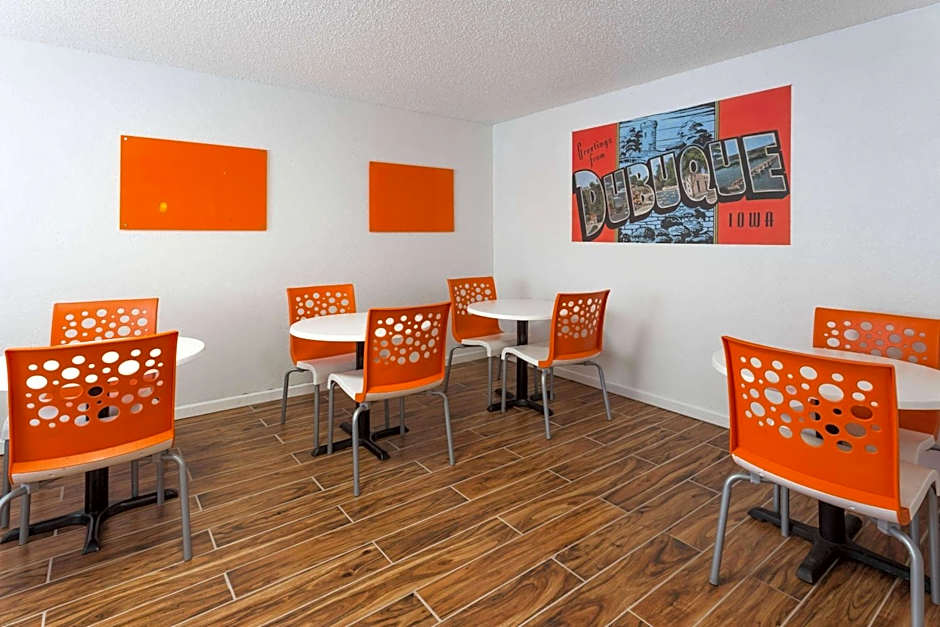 Super 8 by Wyndham Dubuque/Galena Area