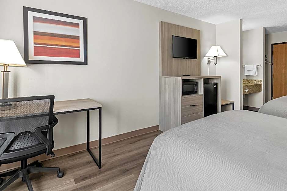 Quality Inn East Liverpool - Calcutta