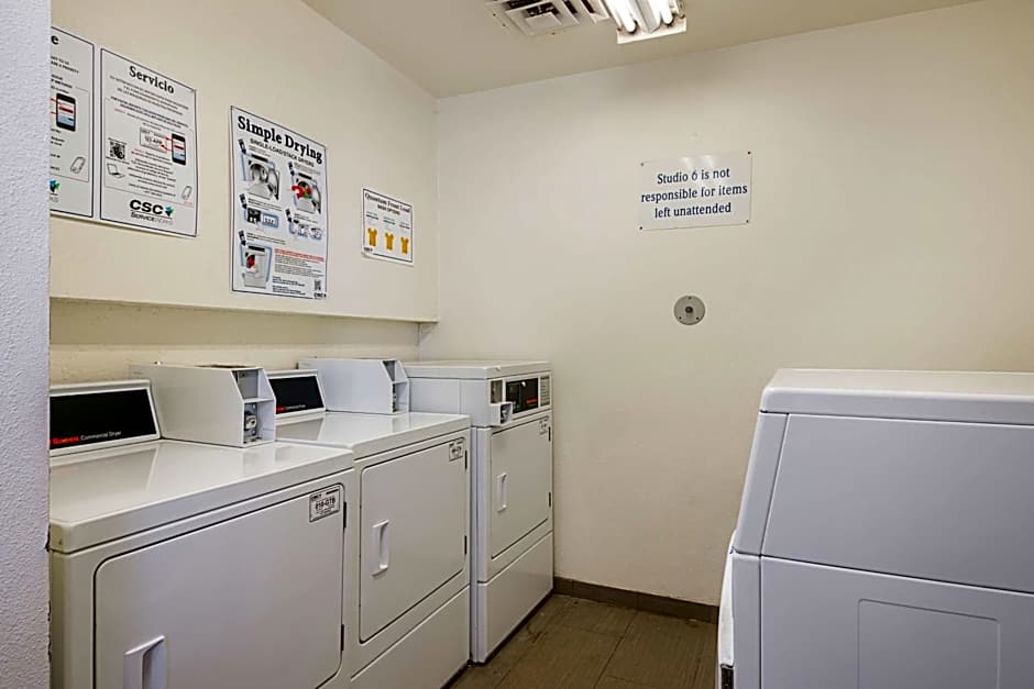 Studio 6-Greensboro, NC