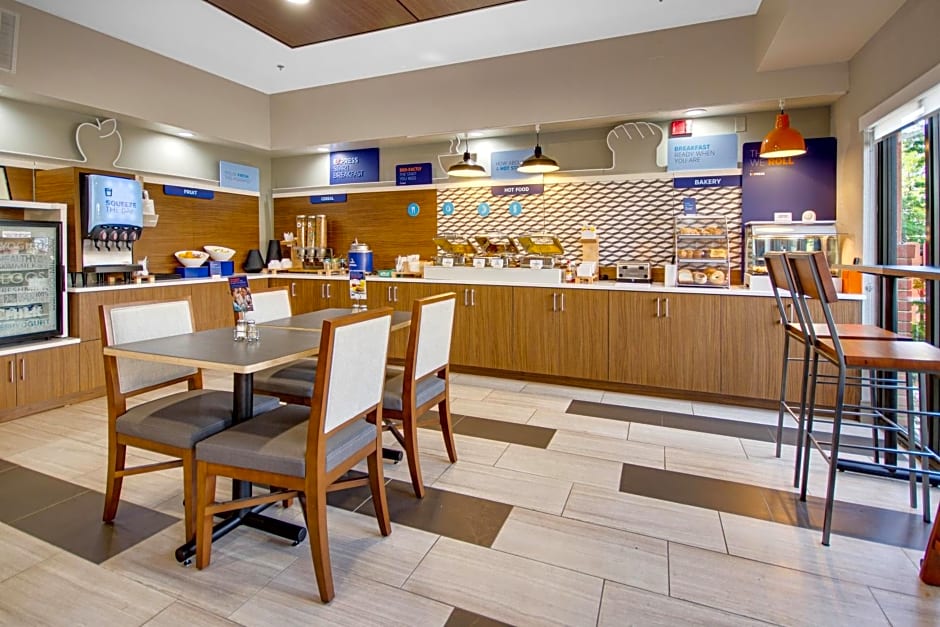 Holiday Inn Express Dublin, an IHG Hotel