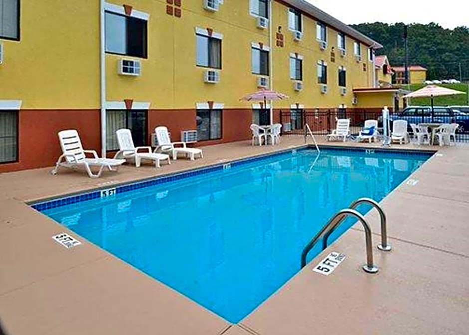 Econo Lodge Cartersville-Emerson Lake Point