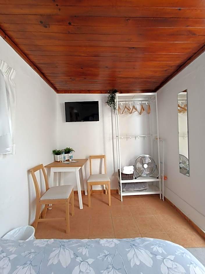 B&B and Apartments El Charco Azul