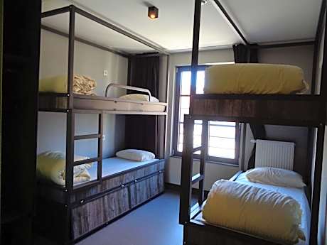 5 People Private Dormitory Room