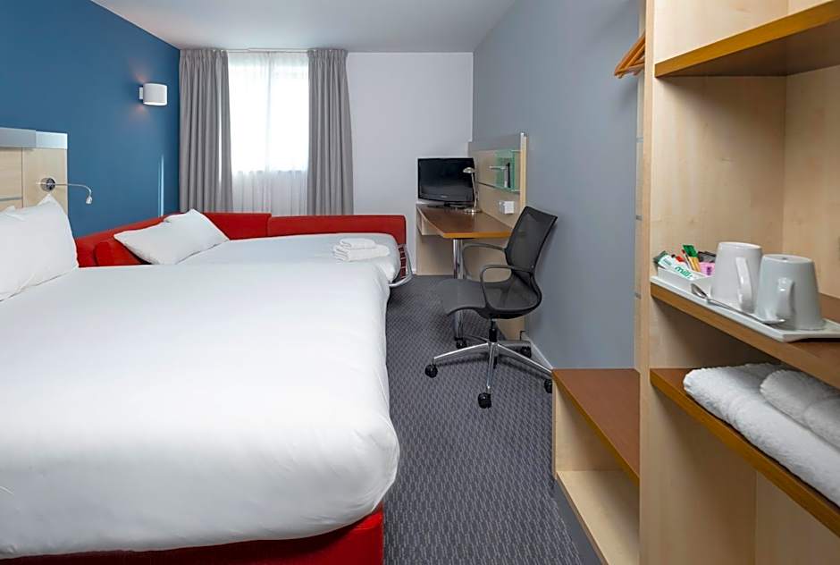 Holiday Inn Express Swindon City Centre By IHG