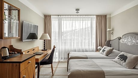 Deluxe Twin Room with Mountain View