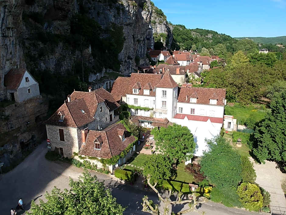 Logis Hôtels - Hôtel Restaurant Domaine Les Falaises