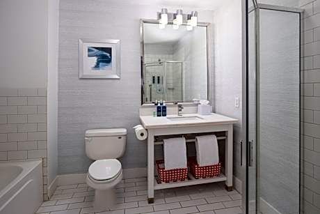 Suite, 1 King, Corner room, Balcony