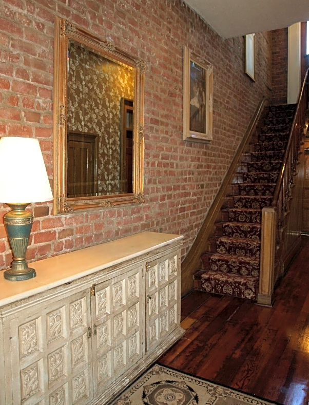 Prytania Oaks Hotel