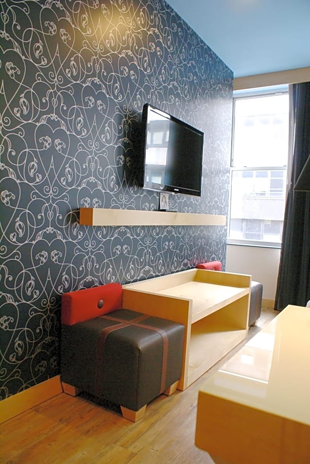 Tryp by Wyndham Times Square South