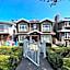 2BR 1BA Guest Suite with King Bed - Free Parking - Renfrew Station - Central Location