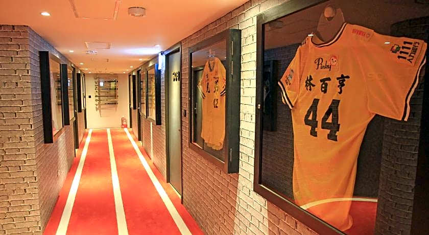 La Hotel-Baseball Theme Hall