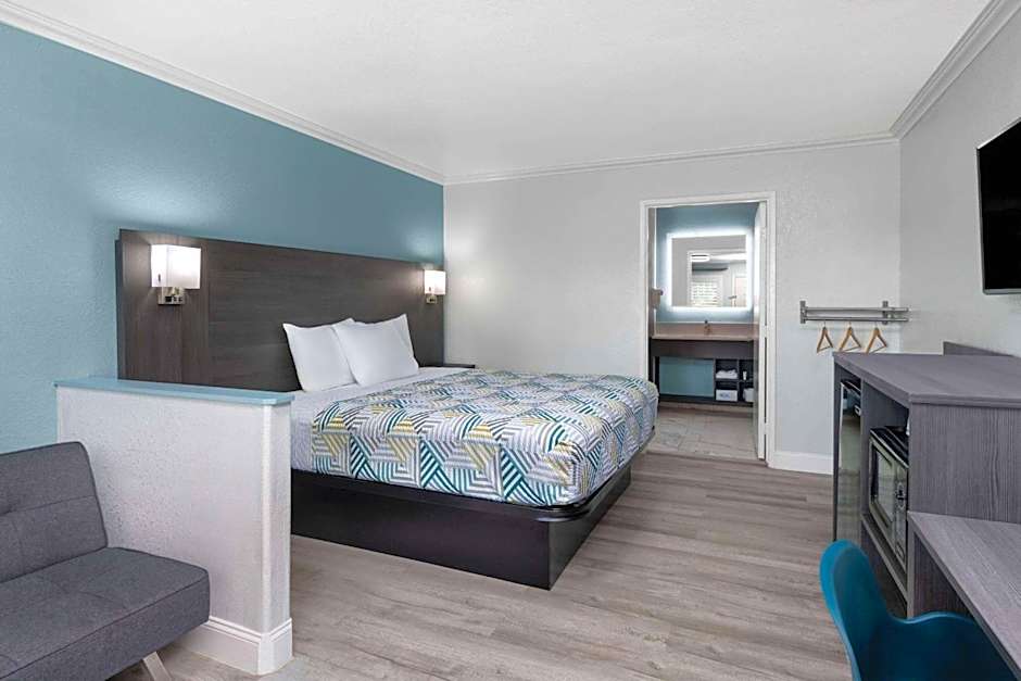 Travelodge by Wyndham Lemoore Near Naval Air Station