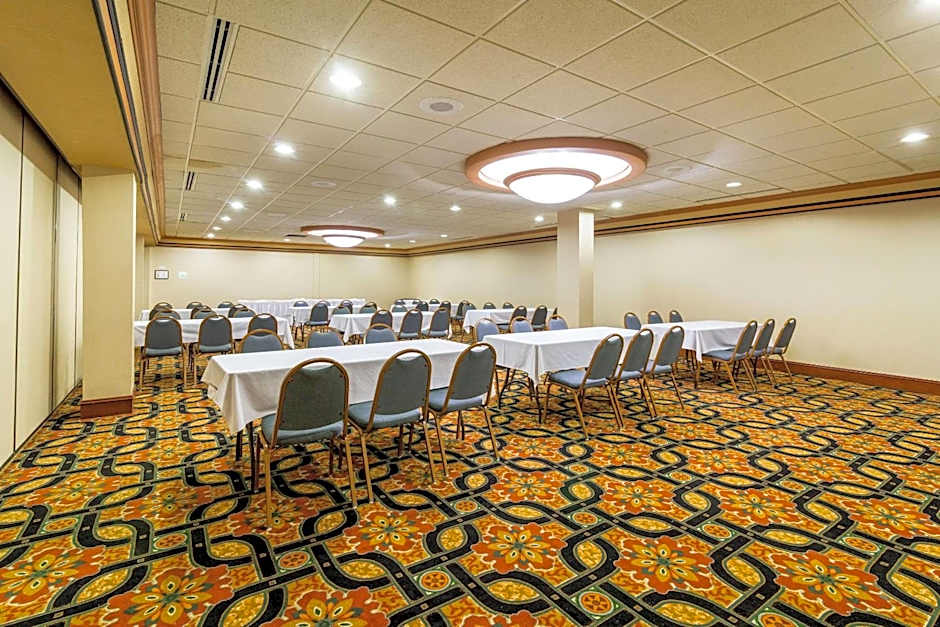 Clarion Hotel Convention Center