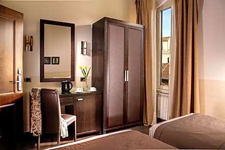 Double or Twin Room with External Private Bathroom