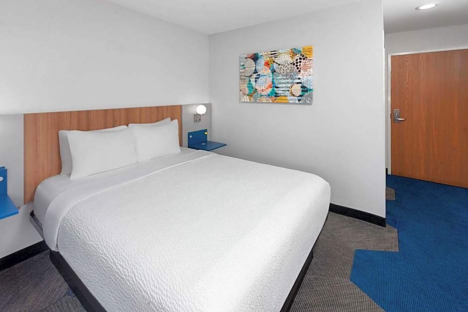 Microtel Inn & Suites by Wyndham Janesville