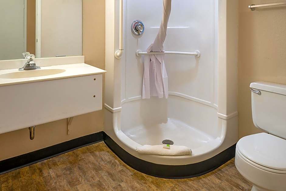 Knights Inn Grand Rapids East