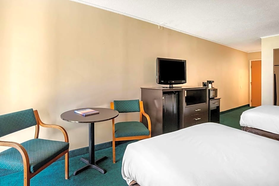 Rodeway Inn & Suites - Rehoboth Beach