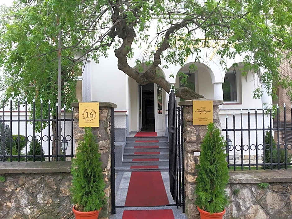 Villa Mystique