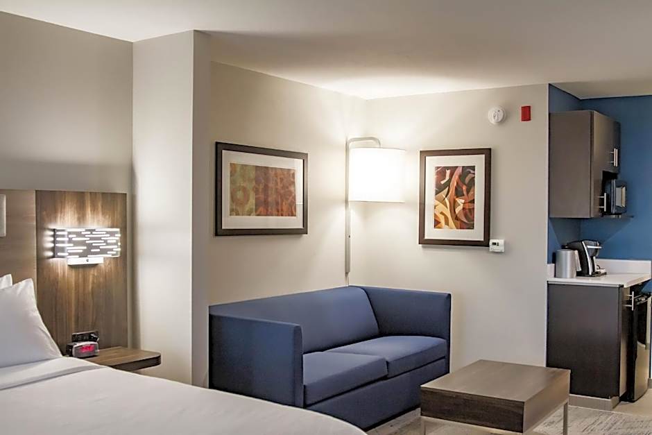 Holiday Inn Express & Suites Overland Park By IHG