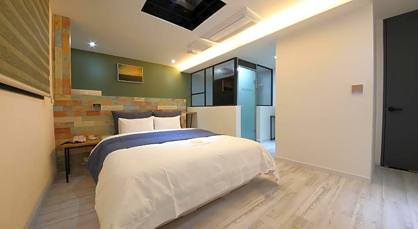 Two Nights Business Hotel
