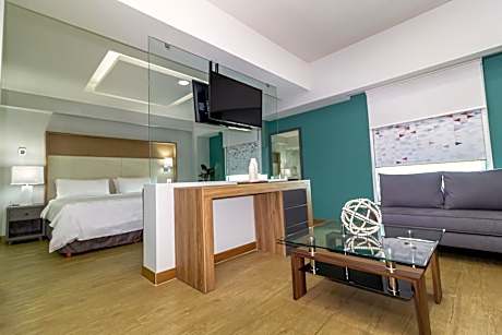 One-Bedroom King Suite