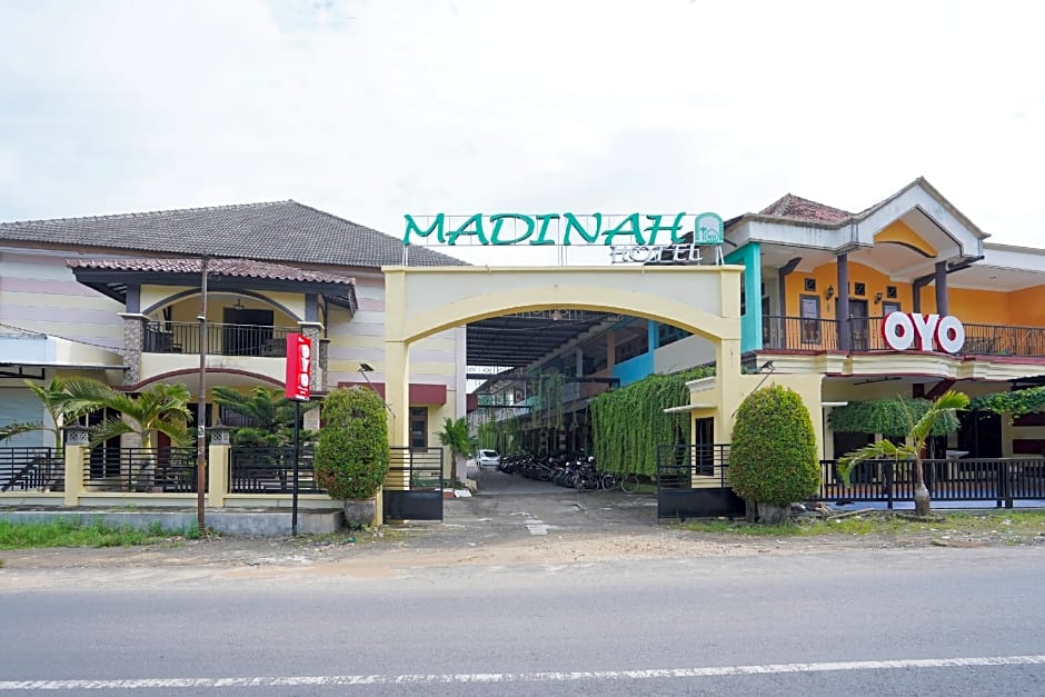 OYO 2715 Hotel Madinah Syariah