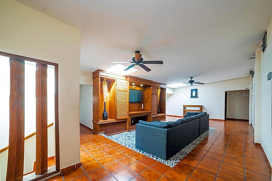 Capital O Hotel Casa Blanca