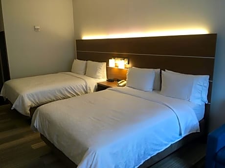 Standard Queen Room with Two Queen Beds