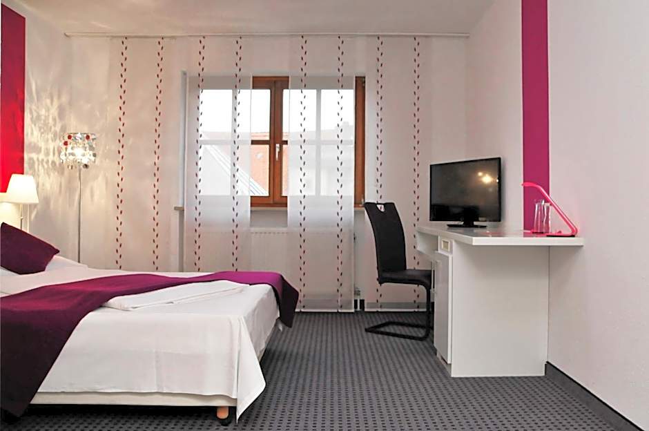 Photo 1 of 5 of Double Room