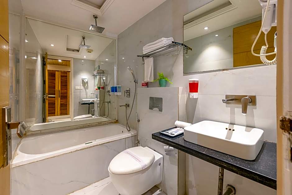 Aman Continental With Restaurant - 5Mins from Connaught Place ,Railway Station & Metro