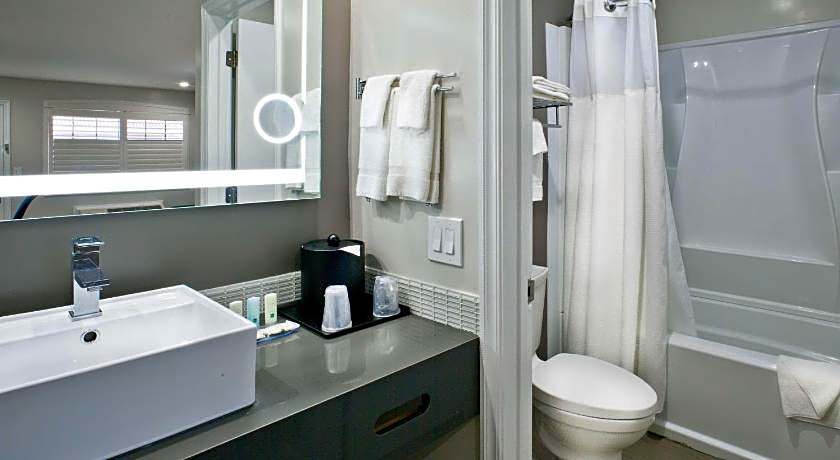 Bay Area Inn & Suites