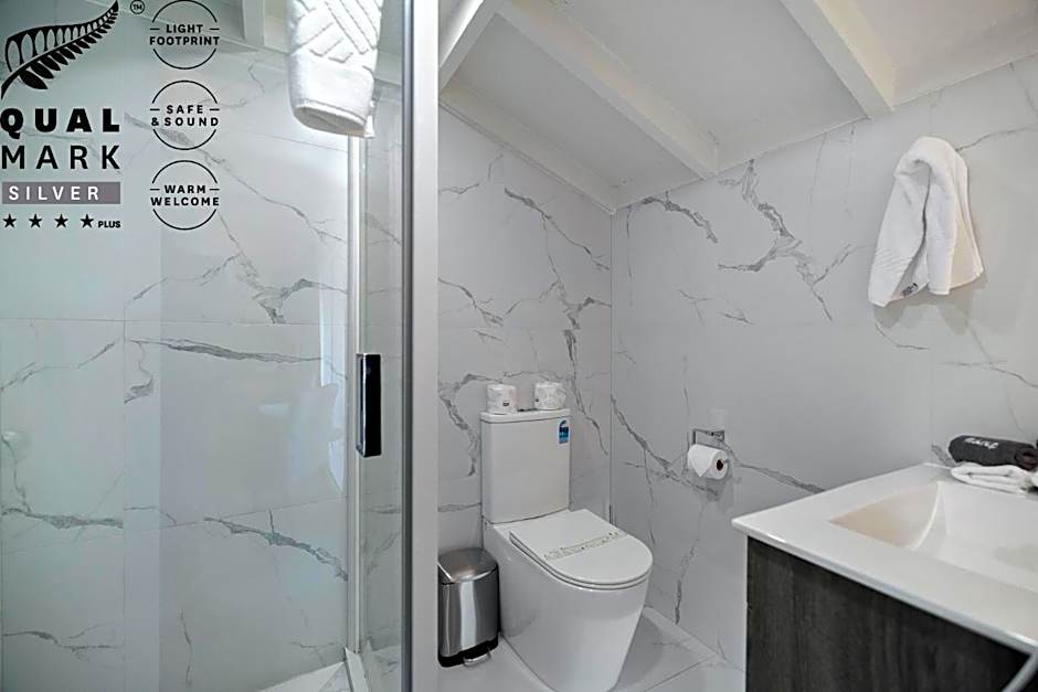 Colonial Village Motel