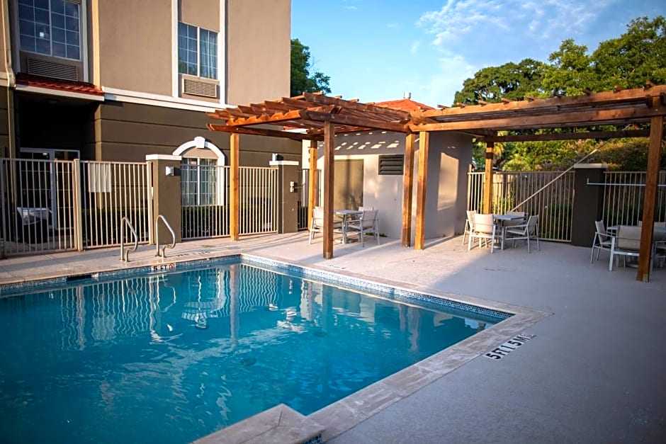 La Quinta Inn & Suites by Wyndham Houston - Normandy