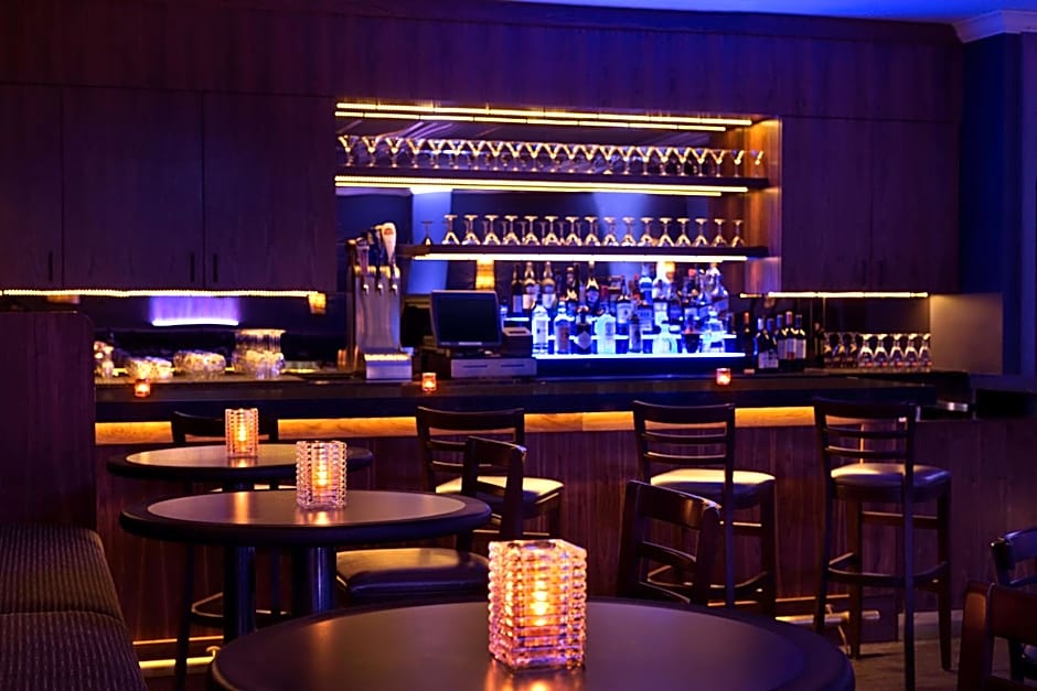 DoubleTree Suites by Hilton Hotel Boston - Cambridge